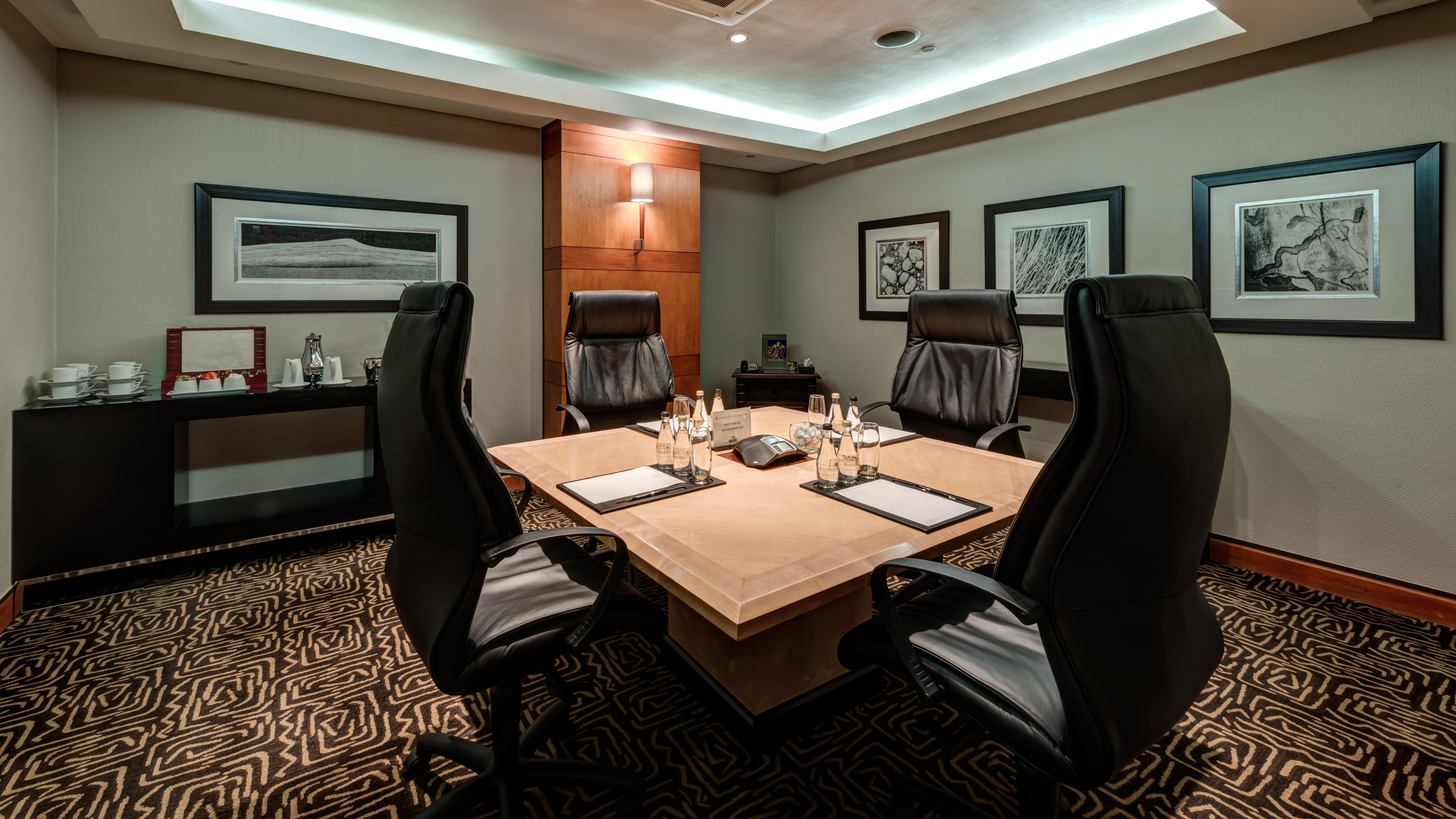 Intercontinental Johannesburg Or Tambo Airport Hotel By Ihg Kempton Park Exterior foto Boardroom at the Taj Mahal Palace, Mumbai