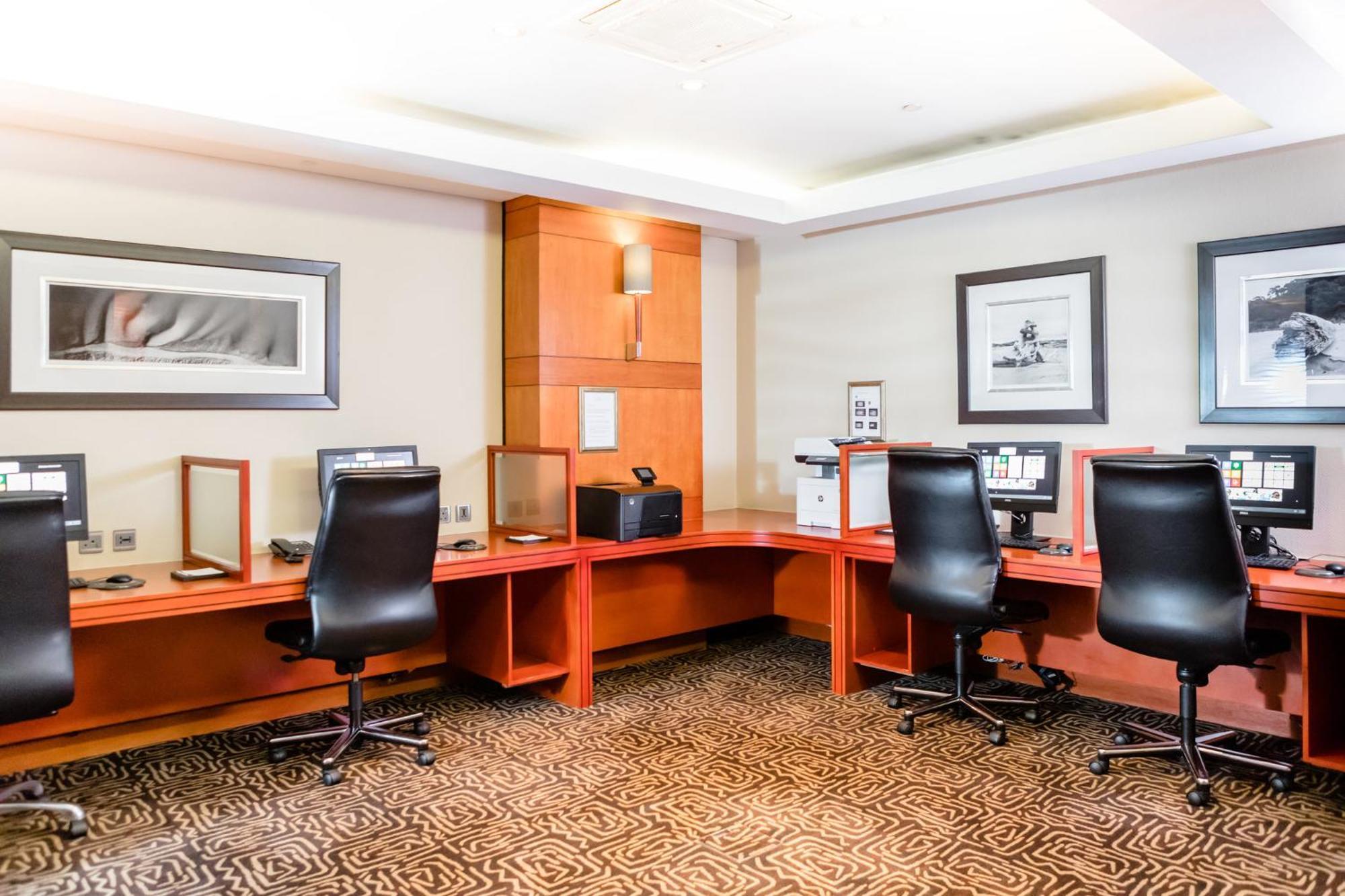 Intercontinental Johannesburg Or Tambo Airport Hotel By Ihg Kempton Park Exterior foto Business Center